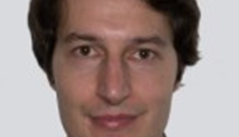 Cuantificación de interacciones inmunes célula-célula a tiempo real mediante pinzas ópticas