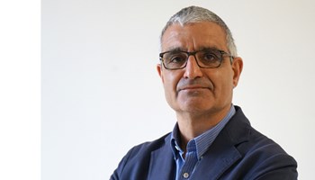 Xosé Bustelo ingresa en la Real Academia de Farmacia de Galicia